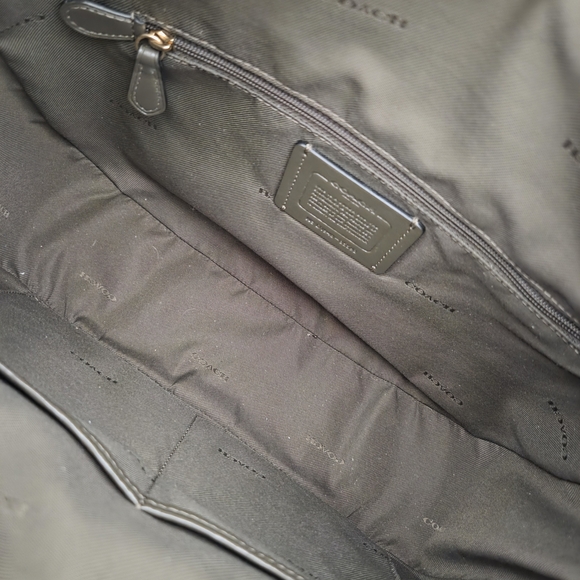 Coach Sutton Hobo Color: Moss Olive Green - Picture 8 of 9